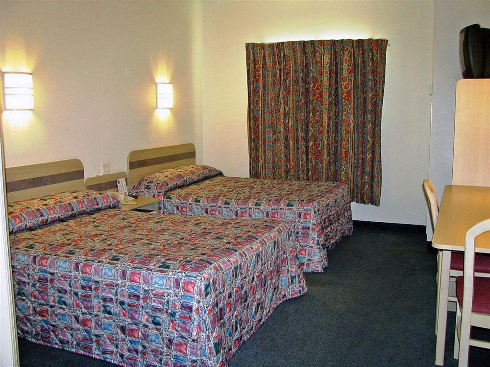 Baymont By Wyndham Athens, Tn Hotel Room photo