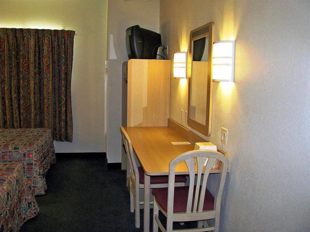 Baymont By Wyndham Athens, Tn Hotel Room photo